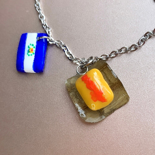 Collar de Tamal y bandera El Salvador